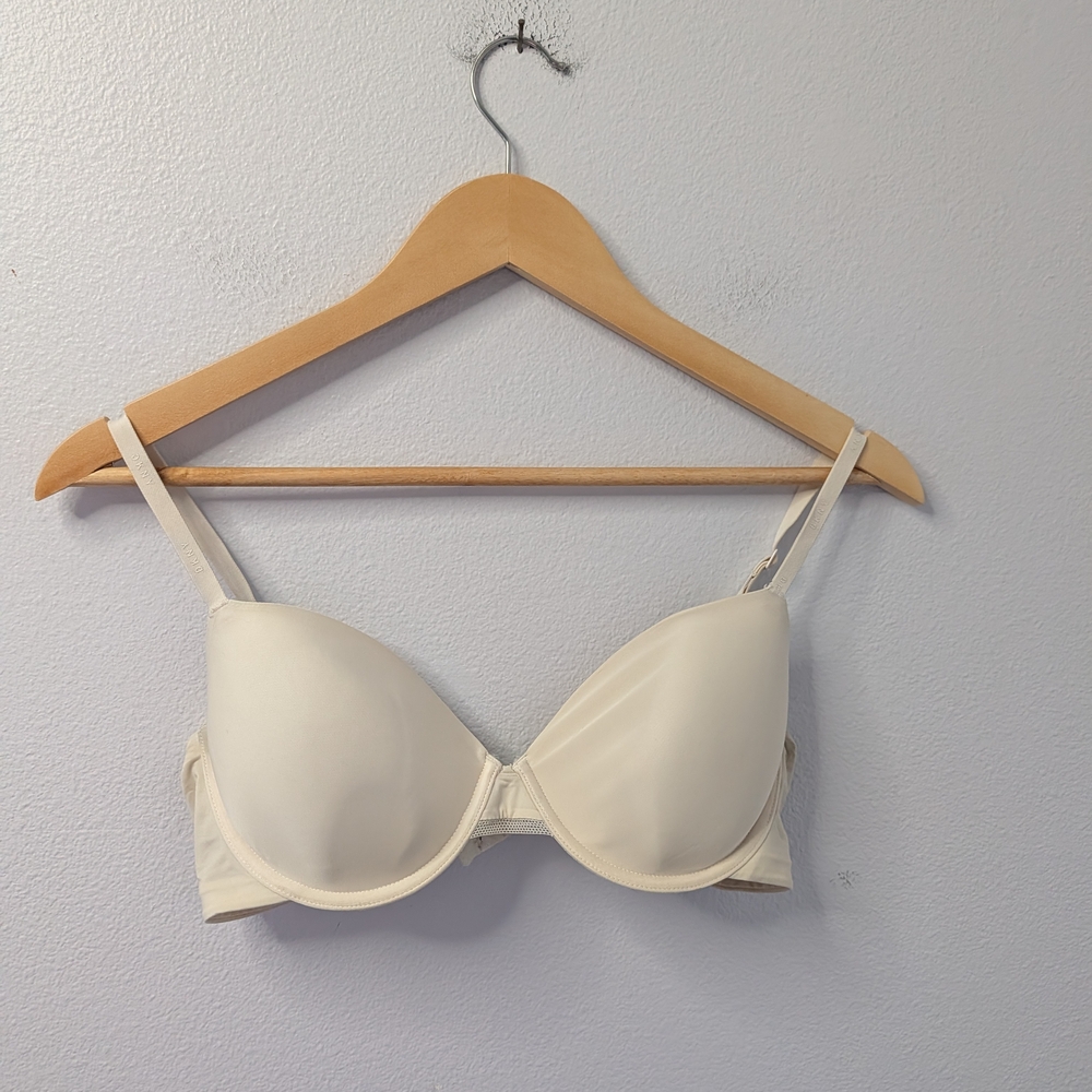 DKNY 36C Ivory Underwire T-Shirt Bra Smooth Molded Cups